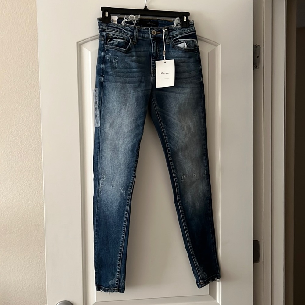 New with tags Kancan  Women’s Size 25 Mid Rise ankle skinny jeans